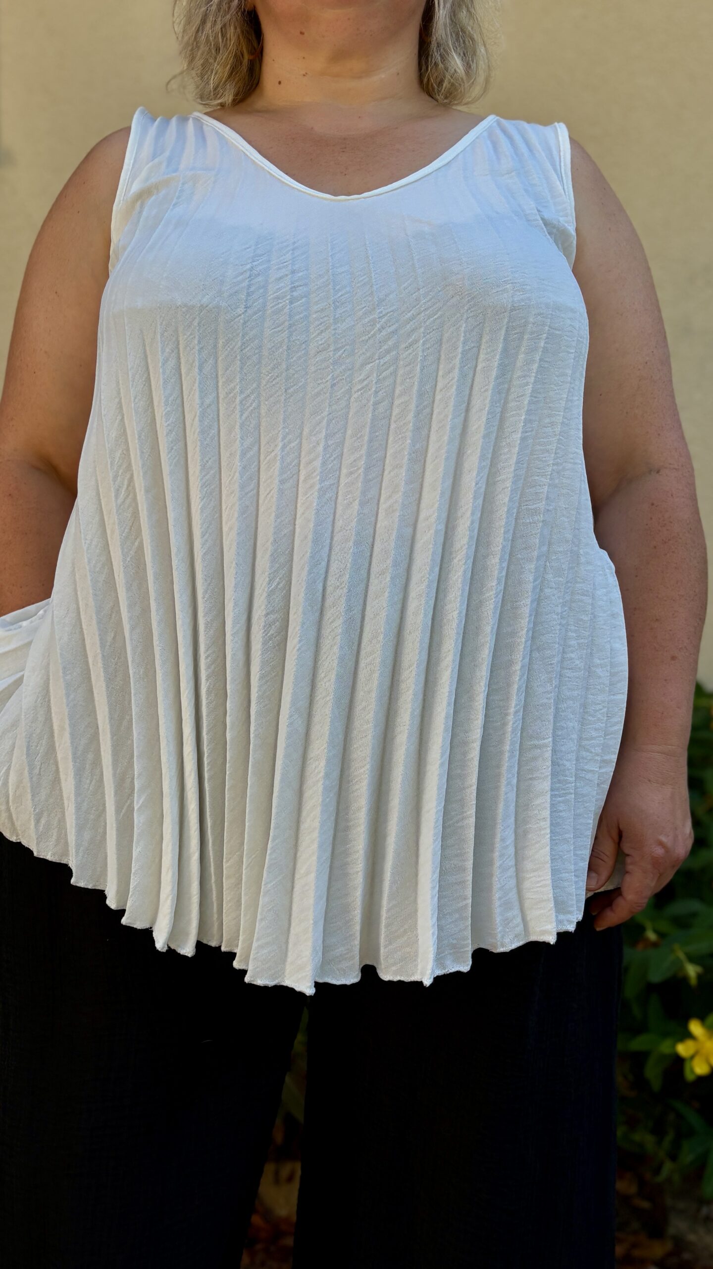 Débardeur Plissé Blanc Élégance – Image 6