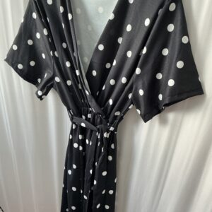 Robe mi-longue noire à pois grande taille Belle Mesure